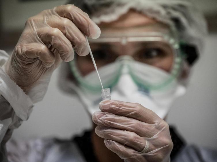 Detectan en el Reino Unido una nueva cepa del coronavirus con mutaciones preocupantes