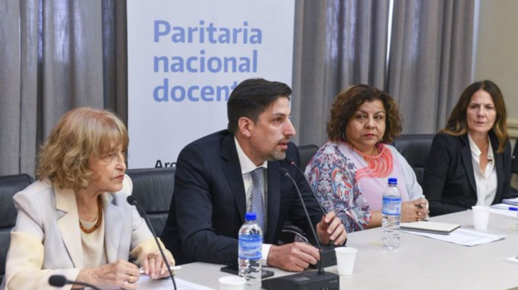 Con un pedido del 29 % de aumento, arranca la paritaria nacional docente