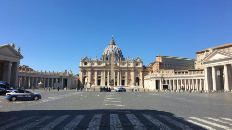 El Vaticano establece sanciones a los empleados que no quieran vacunarse