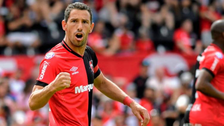 Maxi Rodríguez sigue afuera: Kudelka no confirmó el equipo pero el capitán no jugaría