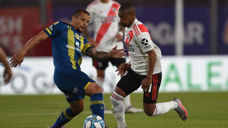Central fue superado por River y cayó 3 a 0 en el Monumental