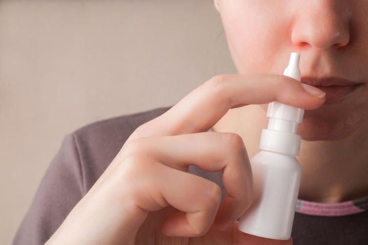 Un aerosol nasal israelí redujo la infección por COVID-19 en un 78 por ciento