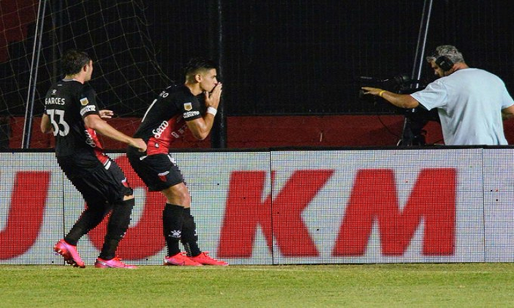 Colón le ganó 2 a 0 a San Lorenzo en el Cementerio de los elefantes