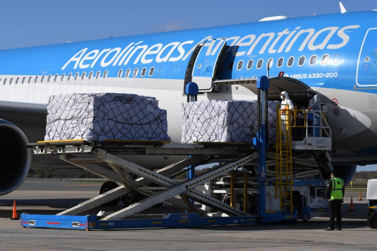 Este martes sale el avión a China para traer 1 millón de dosis de la vacuna Sinopharm