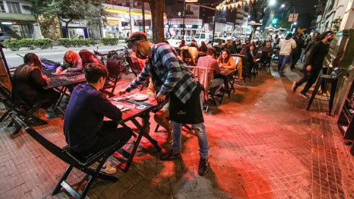 Se extiende el horario de bares y restaurantes