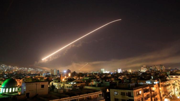 EEUU atacó instalaciones de “milicias apoyadas por Irán” en Siria