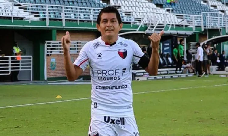 El Pulga Rodríguez hace y genera goles en Colón