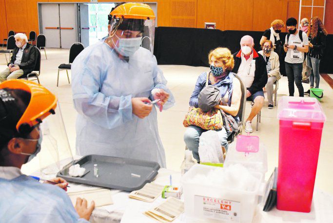Comienza la vacunación a docentes en la ciudad de Santa Fe