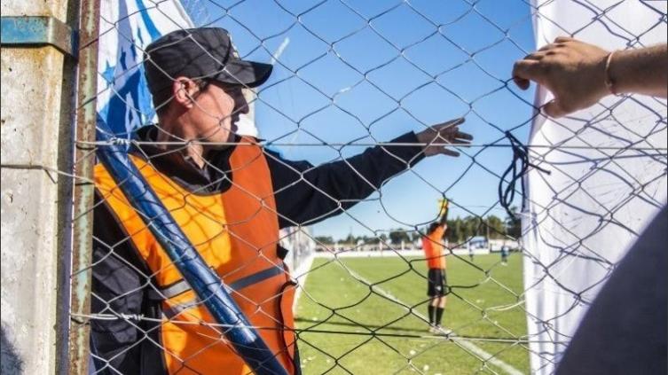La provincia pagará dos efectivos por partido en las ligas de fútbol santafesinas