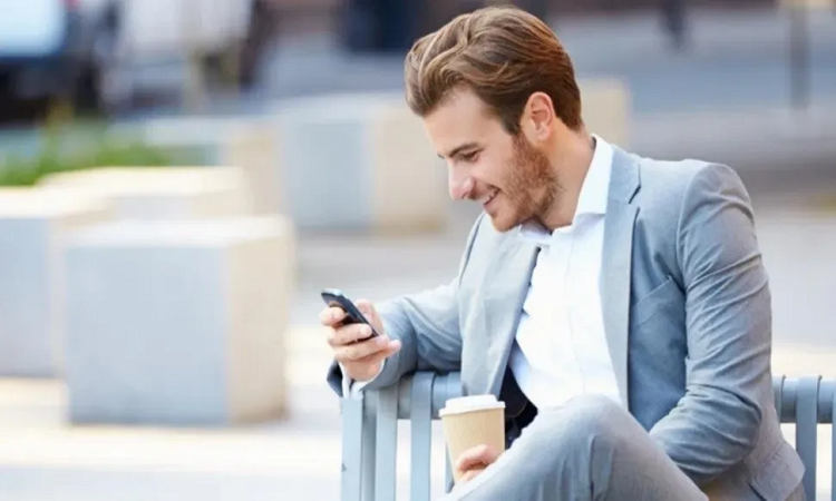Idean un método para desbloquear el teléfono con un guiño
