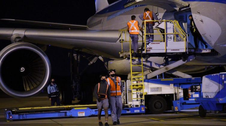 Llega esta tarde el avión de Aerolíneas que trae un nuevo cargamento de vacunas