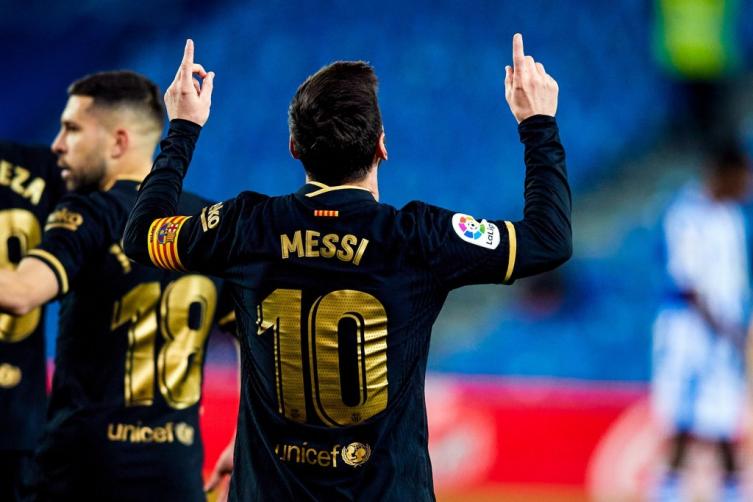 Con un doblete, Messi llegó a 700 goles en Barcelona