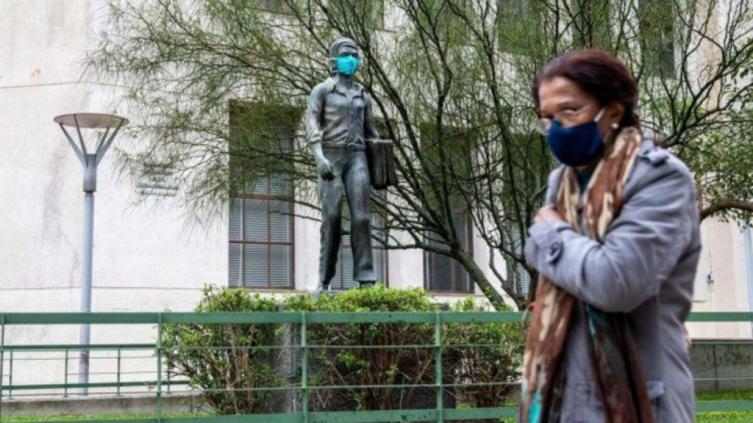 Uruguay cierra escuelas y oficinas públicas ante el avance del coronavirus