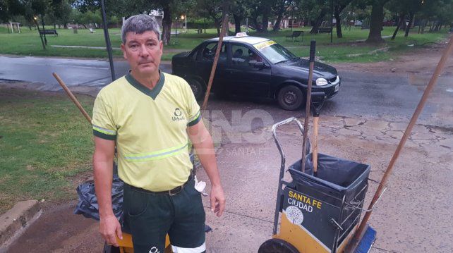 Seis delincuentes armados le quitaron su moto