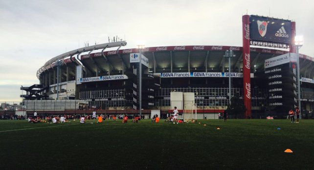 Colón practica en el predio de River antes de visitar a Platense