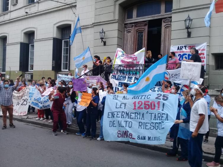 Enfermeros reclamaron por sus derechos