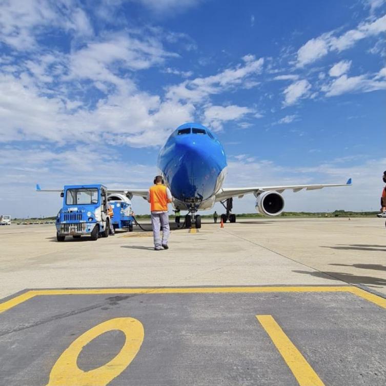 Un nuevo vuelo de Aerolíneas partió a Moscú para traer más vacunas