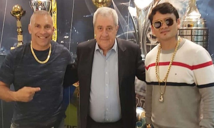 El Chino Maidana cerró un acuerdo con Boca y visitó La Bombonera