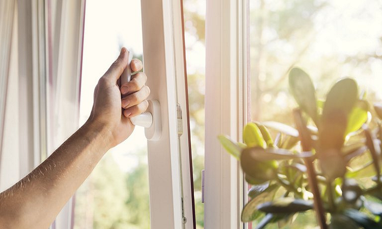 COVID-19: Qué es la ventilación cruzada