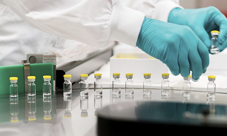 Vacuna de Janssen y Astrazeneca: la UE investiga efectos adversos