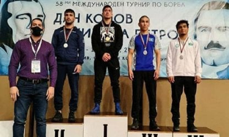 Lucha: Agustín Destribats es medalla dorada en Bulgaria