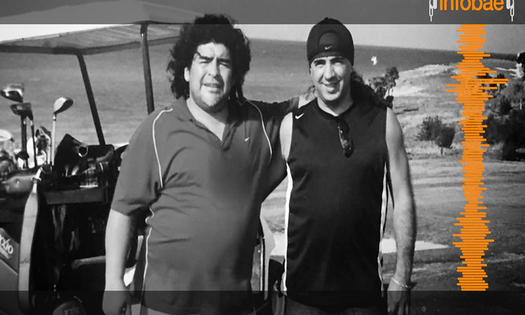 Diego Maradona con Gabriel Buono hablando del bloqueo de su teléfono