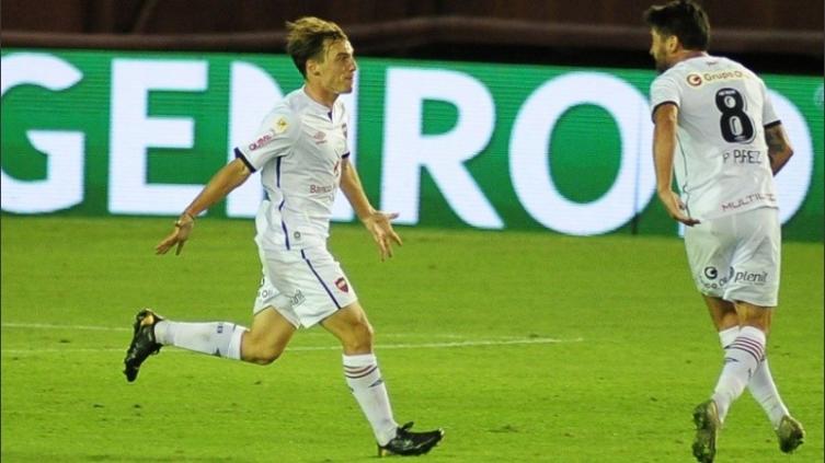 Newell's le ganó a Lanús y festejó por primera vez