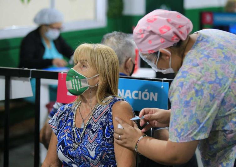 Córdoba interrumpe la campaña en su Capital por falta de vacunas