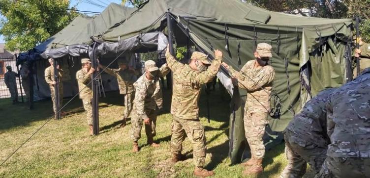 El Ejército montó una tienda de campaña en el Hospital San Carlos