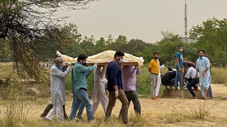 India registró otro récord diario con más de 234.000 casos 