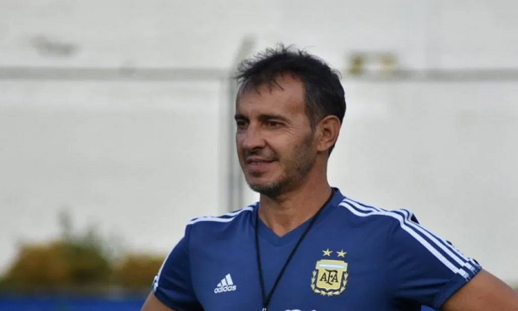 Fernando Batista: “Espero no tener problemas con los clubes locales para que nos cedan los jugadores”