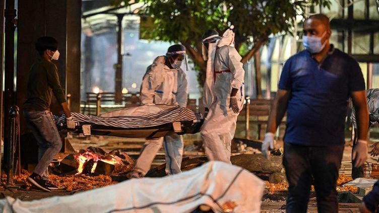 India registró un récord mundial con más de 332.000 casos diarios