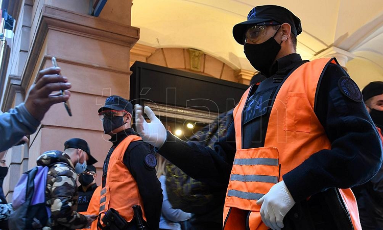 Control de medidas y vacunación: la fórmula de mayo para retar al coronavirus