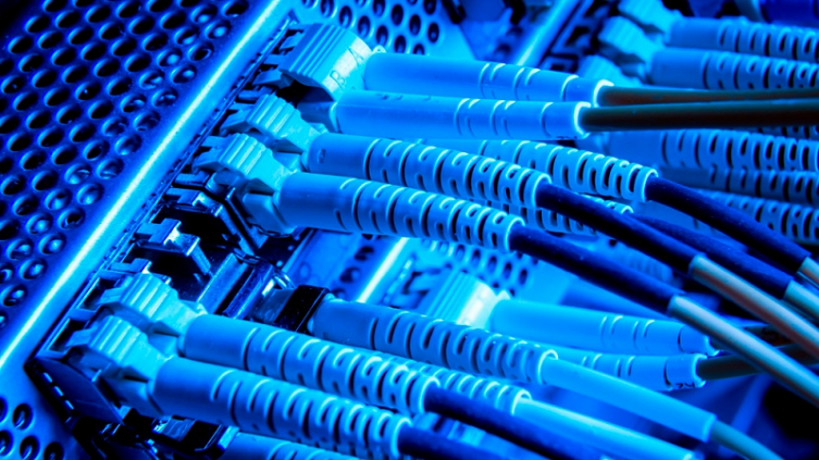 Fibra óptica: extienden la red para alcanzar a 238 pueblos y a un millón de habitantes