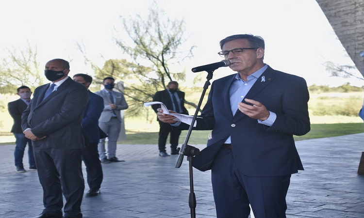 El intendente encabezó el acto por el Día de la Constitución Nacional 
