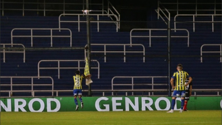 Central y Newell's, ingresa un drone en el partido. Video