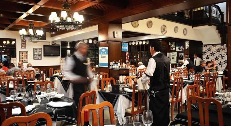 Desde este viernes, bares y restaurantes abren hasta las 23