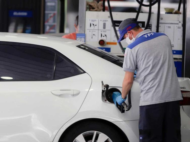 Este sábado volvieron a aumentar los combustibles