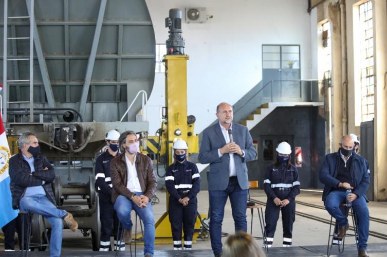 Perotti y Cafiero inauguraron talleres ferroviarios en San Cristobal