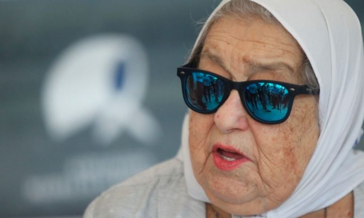 Hebe de Bonafini criticó a quienes se vacunan en Miami