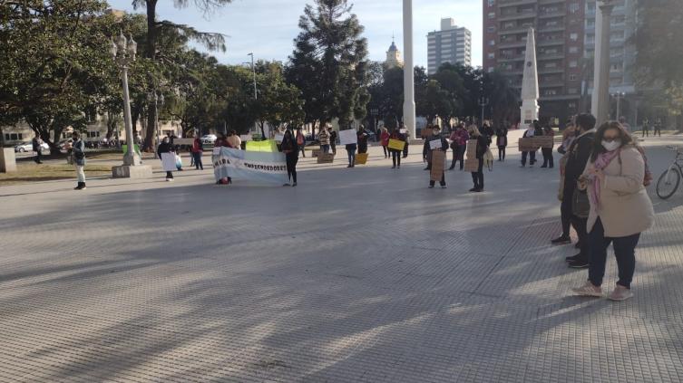 Artesanos, feriantes y emprendedores llegaron a Plaza de Mayo