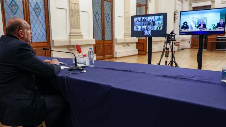 Perotti, Fernández y gobernadores analizaron la situación epidemiológica