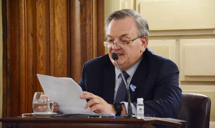 El Senado aprobó “la autorización” para que la Provincia compre vacunas 