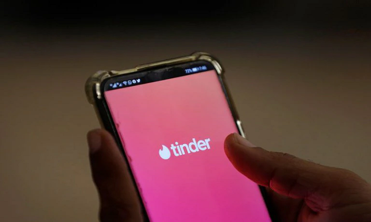 Tinder alertará al detectar mensajes con lenguaje ofensivo