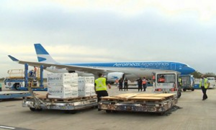 Cafiero ratificó la inminente llegada de más vacunas