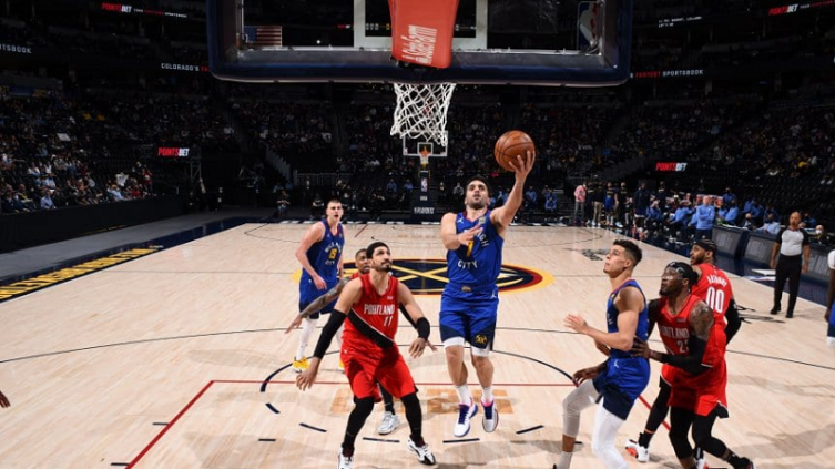 Playoffs: Campazzo debutó con derrota Denver ante Portland