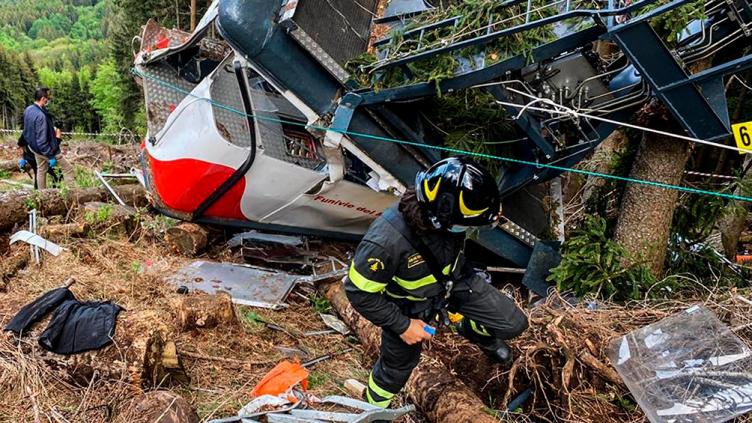 14 muertos al caer un teleférico en Italia
