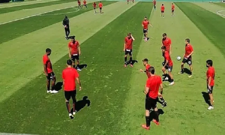 Colón sigue preparando el partido ante Independiente con fecha confirmada 