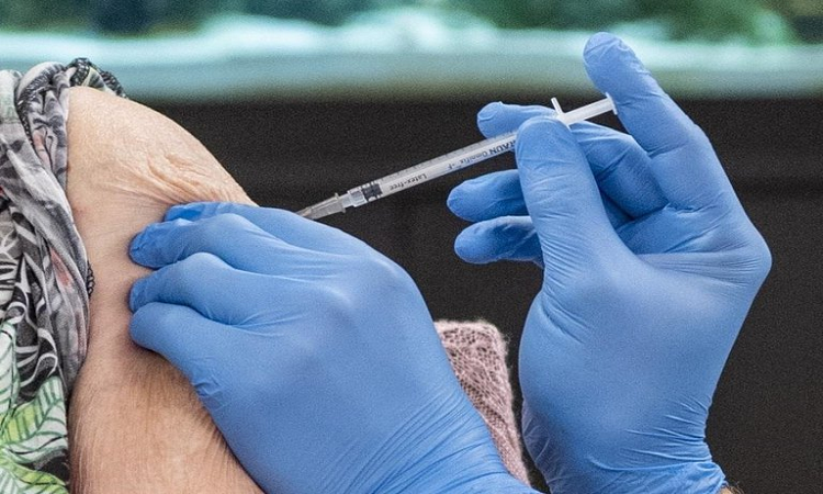 La importancia de vacunarse contra la gripe y la neumonía en pandemia