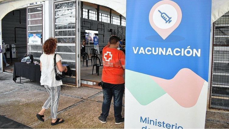Se retomó el operativo de vacunación en la Esquina Encendida